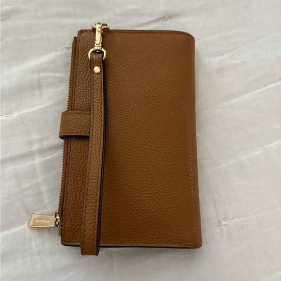 Michael Kors  Jet Set Tan and Gold Wristlet - Picture 2 of 4